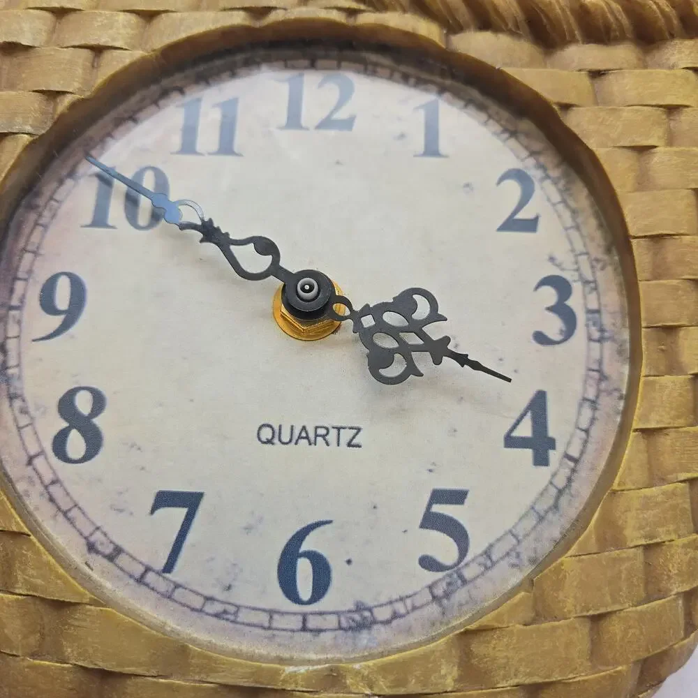 VTG Resin Apple Basket Shaped Kitchen Quartz Clock ~ Works ~ Battery Powered